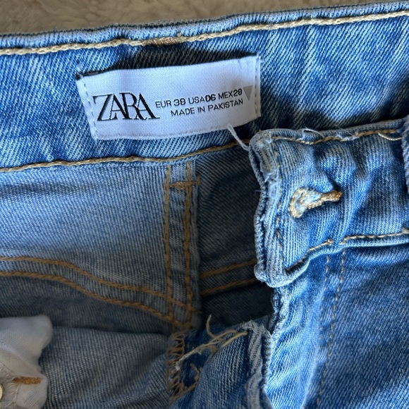 Zara Cropped Flare Jeans - Picture 3 of 4